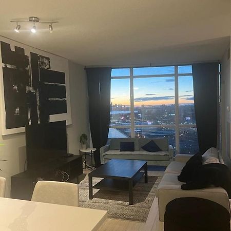 Cozy Fort York Condo トロント エクステリア 写真