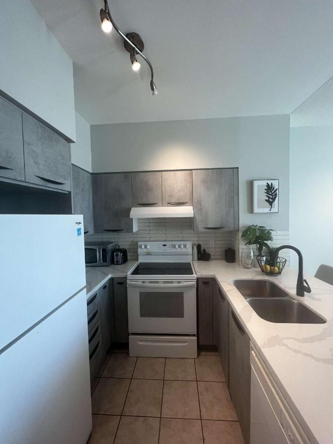 Cozy Fort York Condo トロント エクステリア 写真