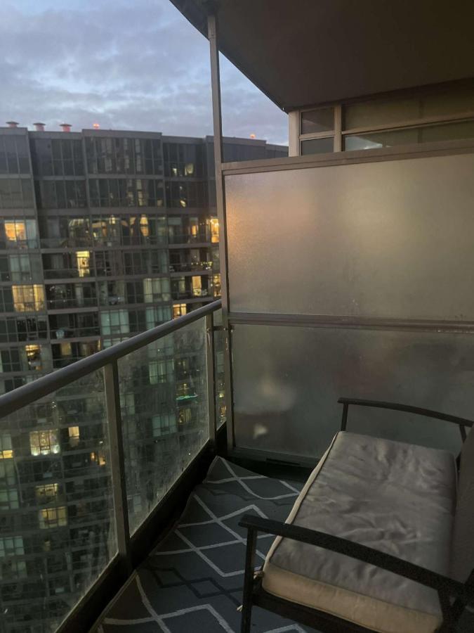 Cozy Fort York Condo トロント エクステリア 写真
