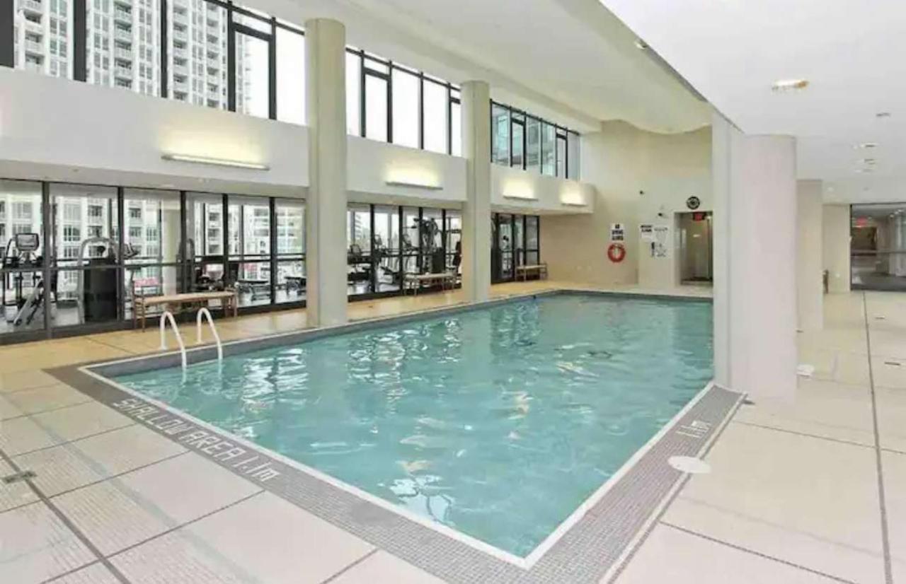 Cozy Fort York Condo トロント エクステリア 写真
